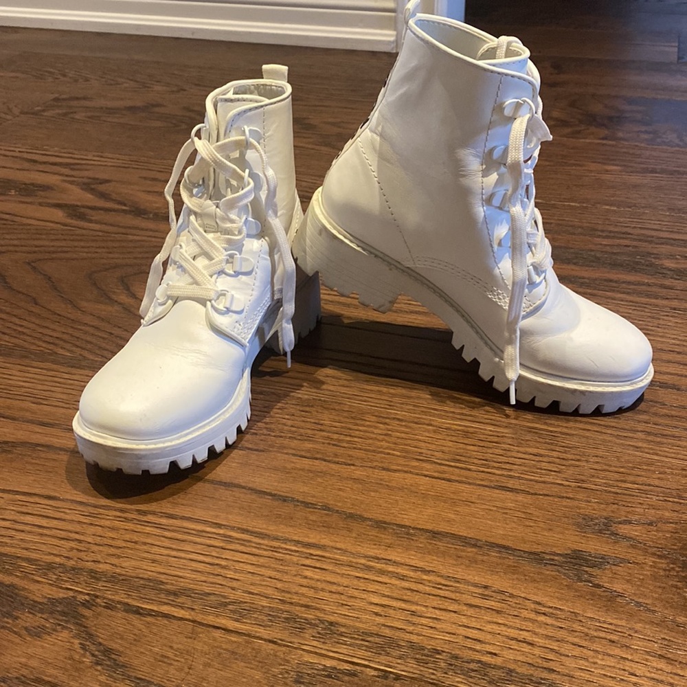 White boots - Picture 3 of 5